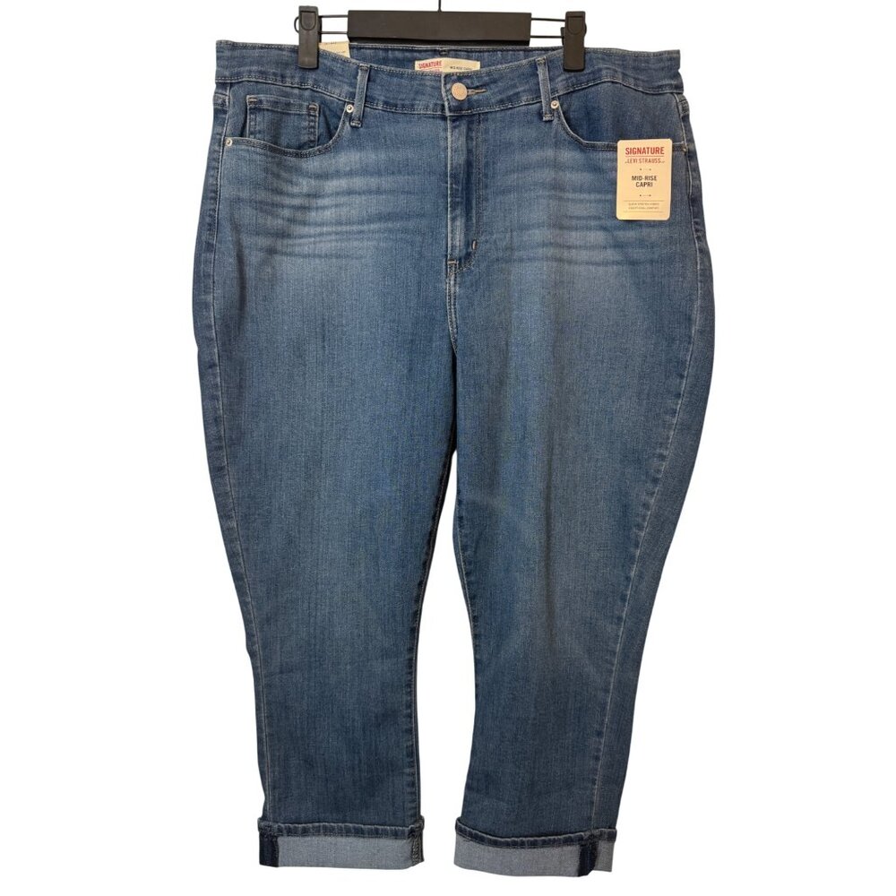 2/$30 NWT Levi Strauss Signature Women's Jeans 18W W34 Denim Capri's